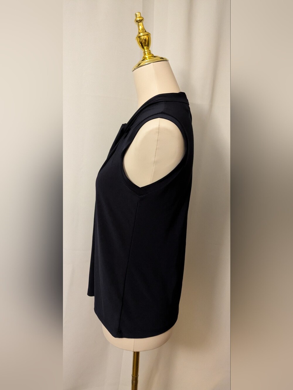Tommy Hilfiger Sleeveless Navy Twist-Front Women’s Top - Picture 2 of 5